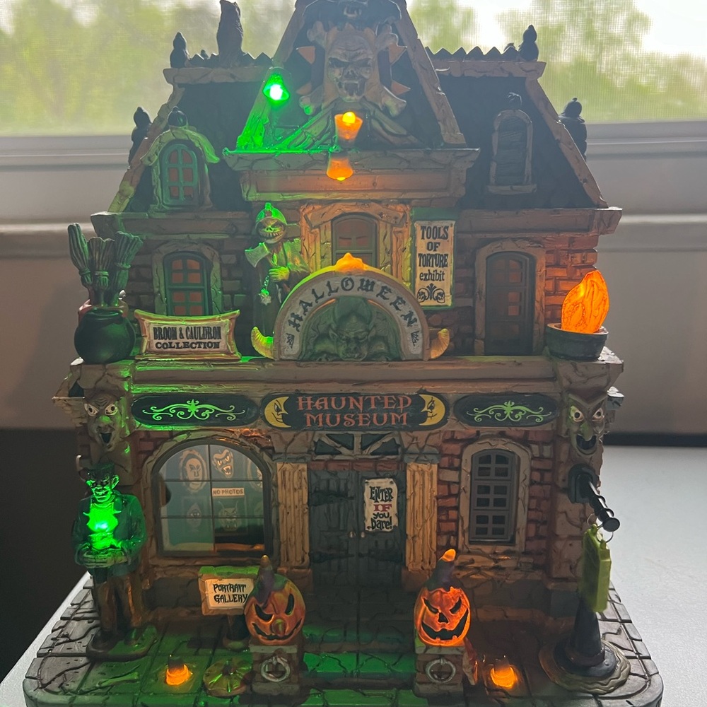 Retired Lemax Haunted Museum 2018